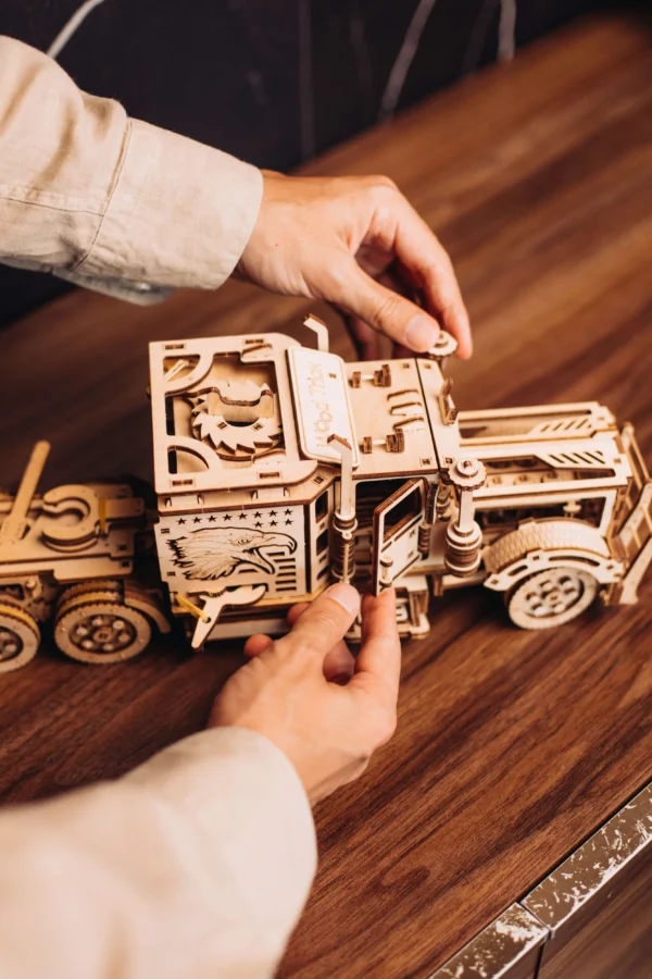 Drewniany model model do skladania puzzle 3D ciężarówka Big Rig 8